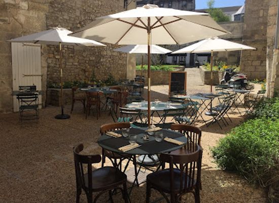 france/poitou-charentes/restaurant/restaurant-les-artistes