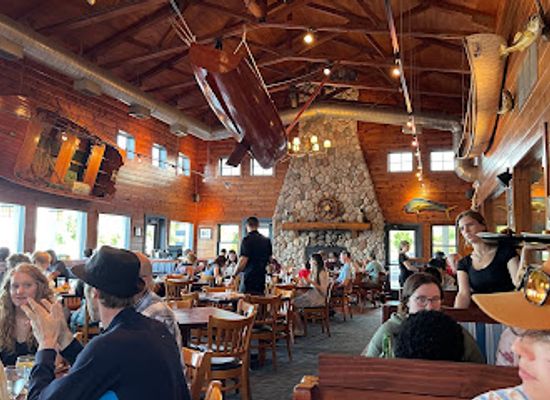 michigan/traverse-city/restaurant/harrington-s-by-the-bay