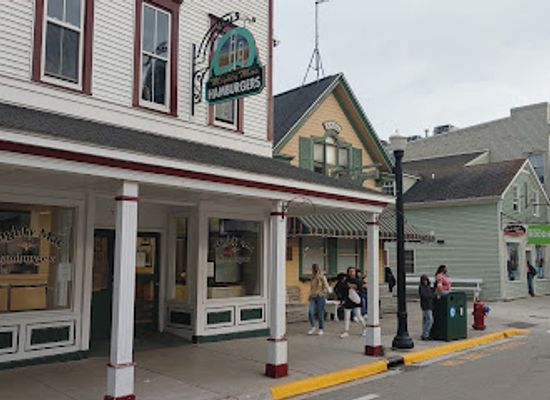 michigan/mackinac-island/restaurant/mighty-mac-hamburgers