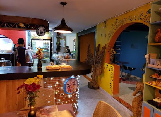 colombia/guatape/restaurant/the-snuggly-duckling