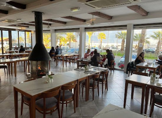 cyprus/larnaca-salt-lake/restaurant/psarolimano