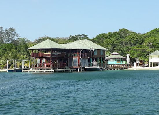 honduras/aguan-valley/restaurant/happy-harry-s-hideaway