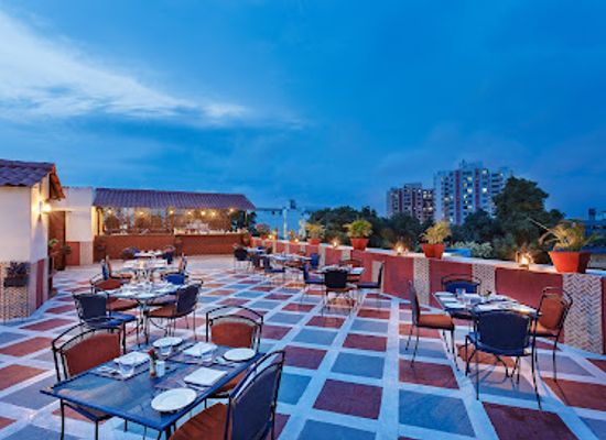 india/lucknow/restaurant/la-place-sarovar-portico-lucknow
