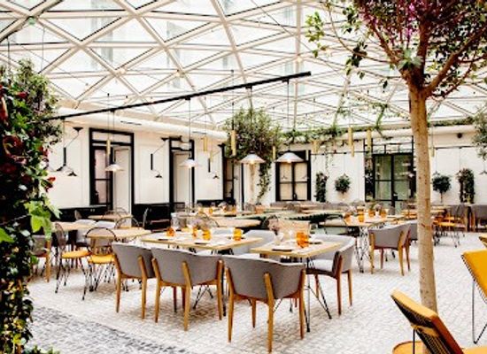 spain/madrid/sol/restaurant/cafe-de-la-plaza-patio