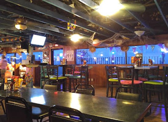 alabama/red-hills/restaurant/fire-by-the-lake