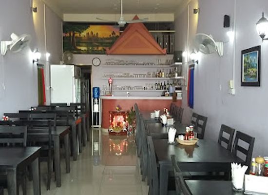 cambodia/phnom-penh/restaurant/on-the-corner