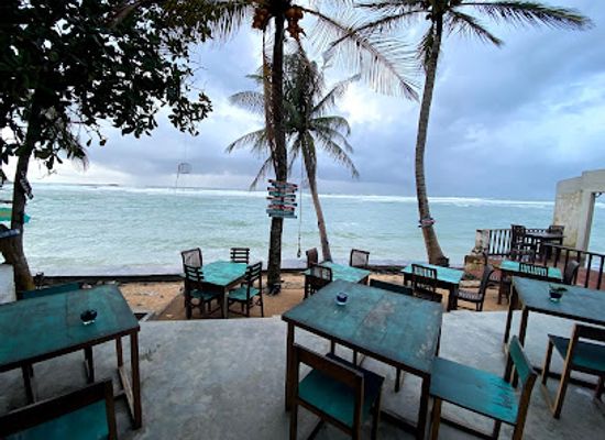 sri-lanka/hikkaduwa/restaurant/mamas-beach-restaurant