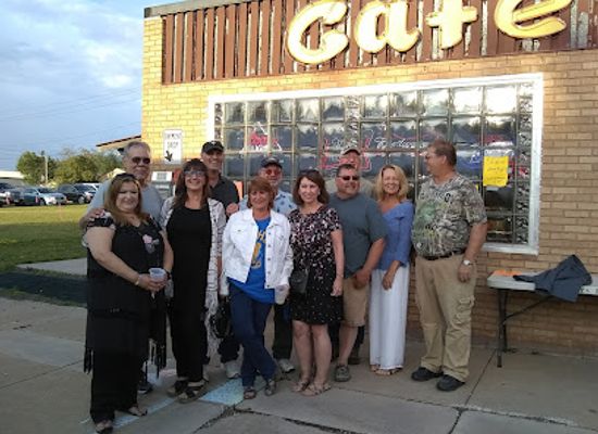 minnesota/iron-range/restaurant/billy-s-pit-stop-pub-n-grub