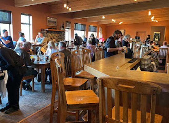 montana/the-yellowstone-valley/restaurant/madison-crossing-lounge