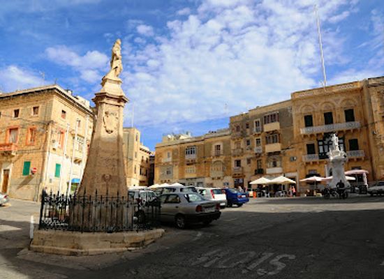 malta/three-cities/restaurant/main-square