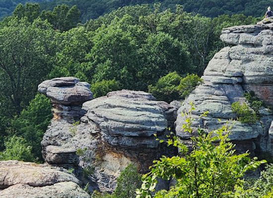 illinois/shawnee-hills/restaurant/garden-of-the-gods