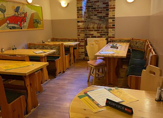 czechia/bohemia/restaurant/u-houmra