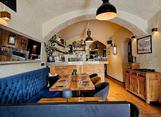 slovenia/lower-carniola/restaurant/nasa-hisa-bar-kitchen