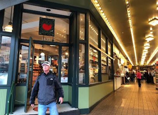 washington/federal-way/restaurant/delaurenti-food-wine