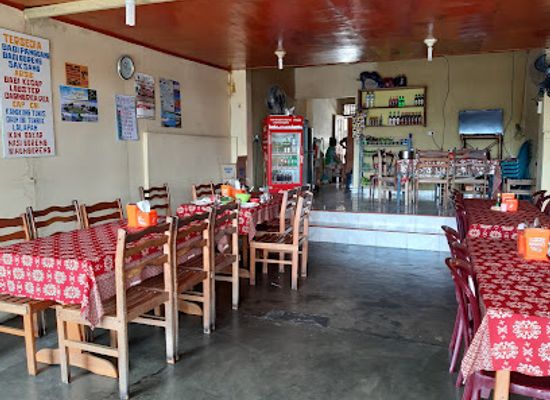 indonesia/lake-toba/restaurant/rumah-makan-lomak