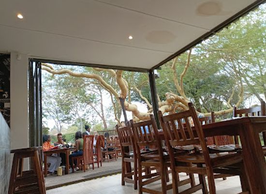 zimbabwe/matobo-national-park/restaurant/roosters-pub-grill