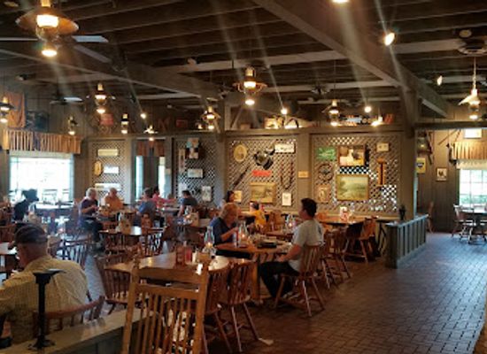 mississippi/the-pontotoc-ridge/restaurant/cracker-barrel-old-country-store