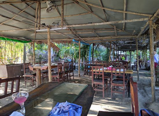 myanmar-burma/kayin-state/restaurant/vista-do-rio-kayan-restaurant