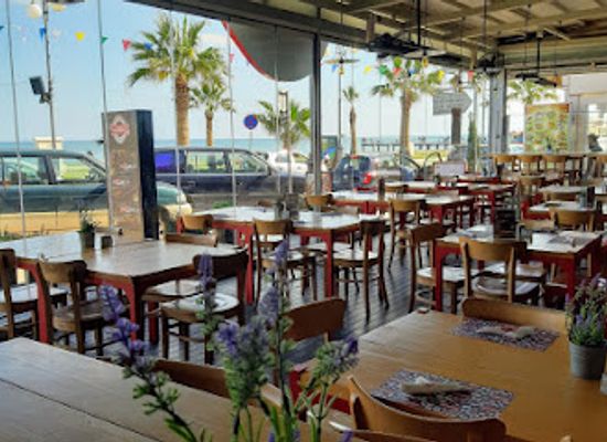 cyprus/larnaca/restaurant/kalamaki-bar