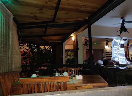 comoros/mamoudzou-beach/restaurant/creperie-la-bigoudene