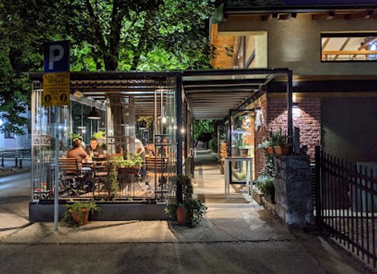montenegro/niksic-field/restaurant/pekara