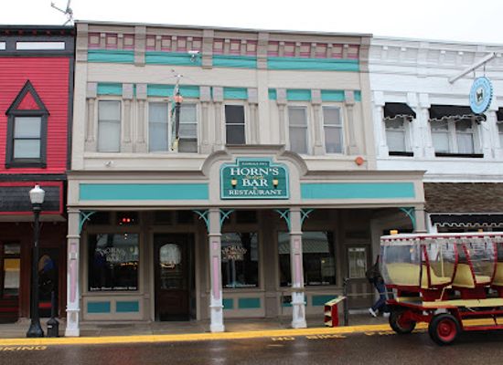 michigan/mackinac-island/restaurant/horn-s-gaslight-bar-restaurant