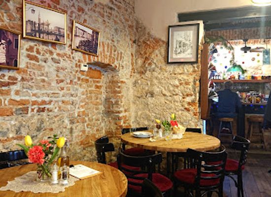 poland/krakow/podgorze/restaurant/makaroniarnia