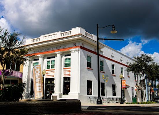 florida/sebring/restaurant/the-vault-of-sebring