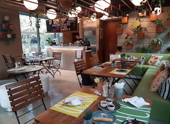 kuwait/al-asimah-governorate/restaurant/bak-yard-restaurant