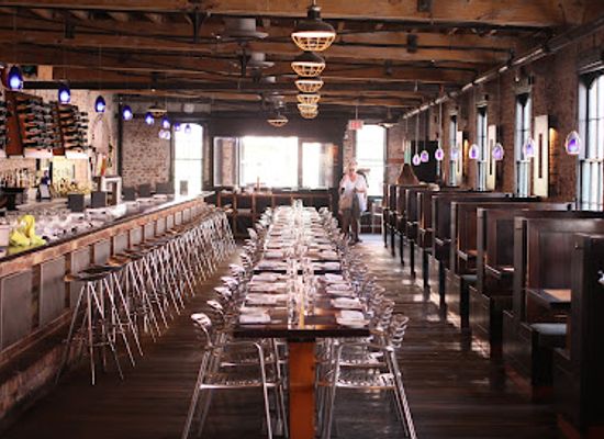 canada/toronto/distillery-district/restaurant/pure-spirits
