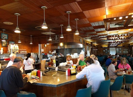 north-carolina/sandhills/restaurant/red-bridges-barbecue-lodge