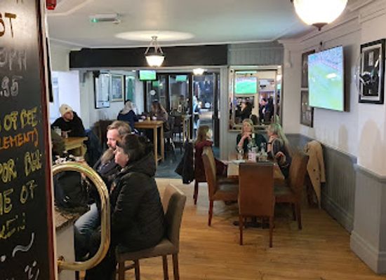 guernsey/st-andrew/restaurant/the-doghouse