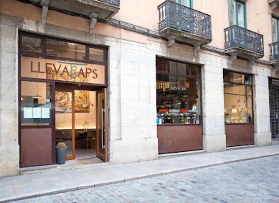 spain/girona/barri-vell-old-town/restaurant/llevataps