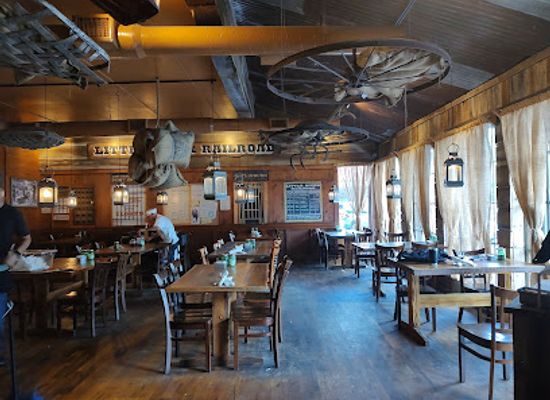 tennessee/gatlinburg/restaurant/crockett-s-breakfast-camp
