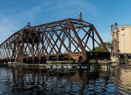 wisconsin/kickapoo-valley/restaurant/kinnickinnic-river