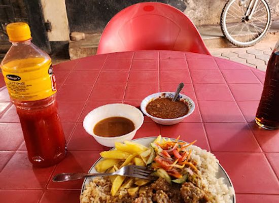tanzania/mount-kilimanjaro/restaurant/giraffe-97-bar-g-house