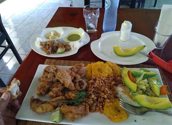 curacao/hato-caves/restaurant/la-roca