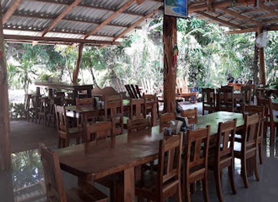 costa-rica/nicoya-peninsula/restaurant/soda-la-palmera