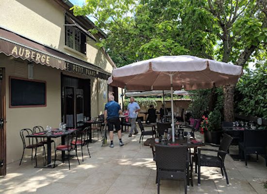 france/burgundy/restaurant/auberge-le-petit-blanc