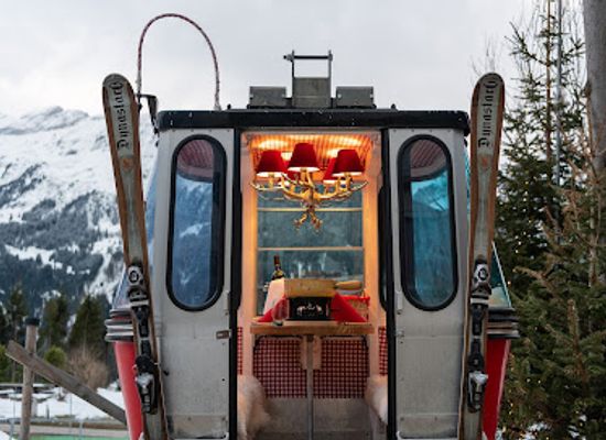 switzerland/wengen/restaurant/fondue-gondola