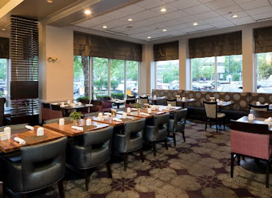 maine/androscoggin-county/restaurant/garden-grille-bar-at-hilton-garden-inn-auburn-riverwatch
