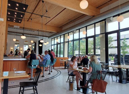 iowa/des-moines/east-village/restaurant/clyde-s-fine-diner