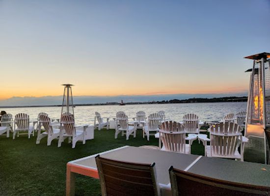 massachusetts/south-coast/restaurant/pier-52