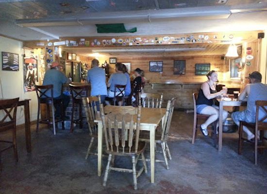 michigan/copper-harbor/restaurant/brickside-brewery