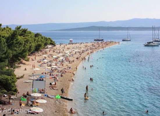 croatia/brac-island/restaurant/beach-bar-omnia-food-fun
