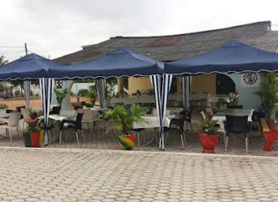 ghana/ahanta/restaurant/queen-s-tavern-bar-restaurant