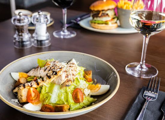guernsey/st-martin/restaurant/1857-sports-lounge-bistro