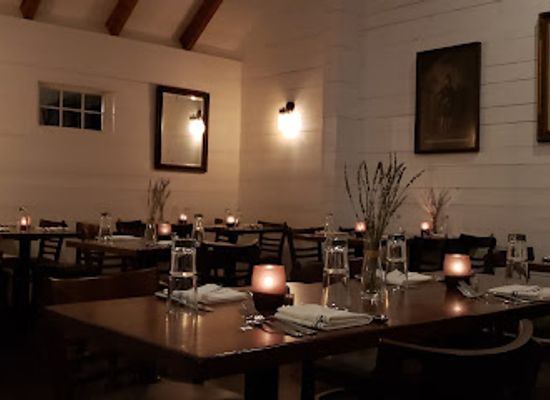new-york/the-hamptons/restaurant/cove-hollow-tavern
