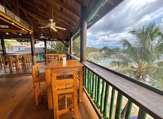 honduras/roatan/restaurant/sundowners-beach-bar