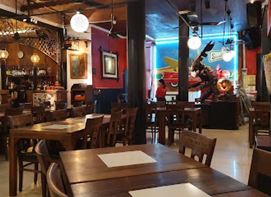 cambodia/siem-reap/restaurant/the-red-piano-pub-street